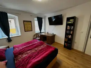 Himmelsscheibe bedroom with double bed and desk