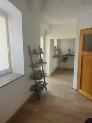 Unstruttal shelf with dishes and kitchen items
